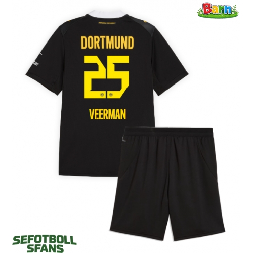 Borussia Dortmund Joey Veerman #25 Bortaställ Barn 2026-27 Kortärmad (+ Korta byxor) Borussia Dortmund Joey Veerman #25 Bortaställ Barn 2026-27 Kortärmad (+ Korta byxor)